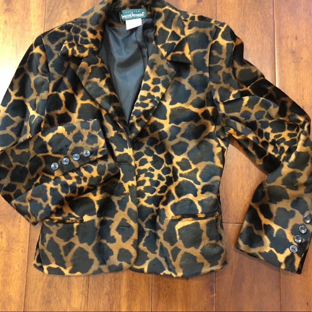 Harve’ Bernard 8 petite giraffe pattern jacket